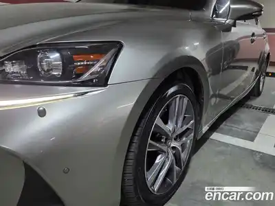 Lexus IS, 2019