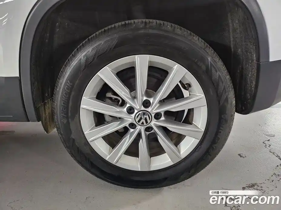 Volkswagen Tiguan 2013 2.0 гидро в Москве № 1918548, фото 13