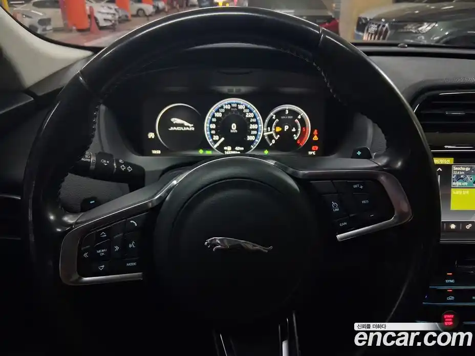Jaguar F-Pace 2018 2.0 гидро в Москве № 1698901, фото 11