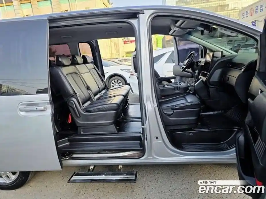 Hyundai Staria 2023 2.2 гидро в Москве № 1977209, фото 9