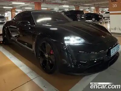 Porsche Taycan, 2021