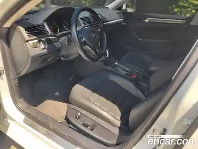 Volkswagen Passat 2018 2.0 гидро в Москве № 1982648, миниатюра 12