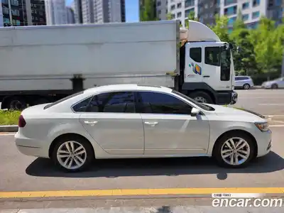 Volkswagen Passat 2018 2.0 гидро в Москве № 1982648, миниатюра 3