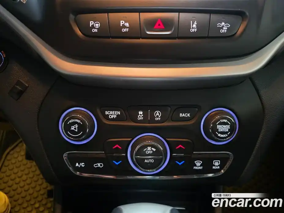 Jeep Cherokee 2015 2.0 гидро в Москве № 1982892, фото 12
