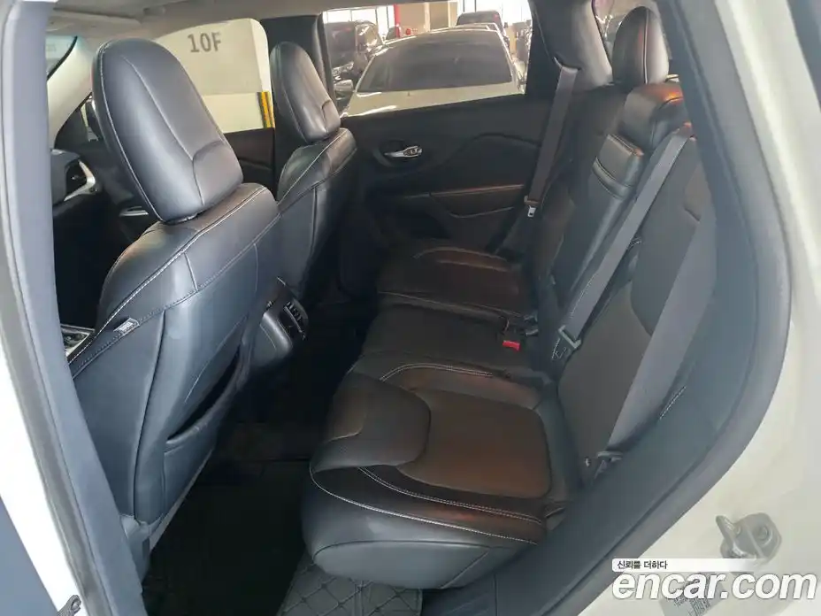 Jeep Cherokee 2015 2.0 гидро в Москве № 1982892, фото 17