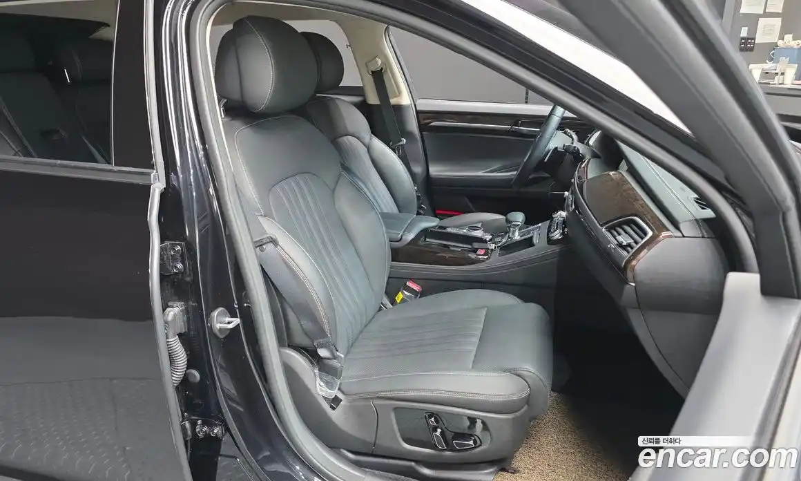 Genesis G90 2019 3.8 гидро в Москве № 116981, фото 12