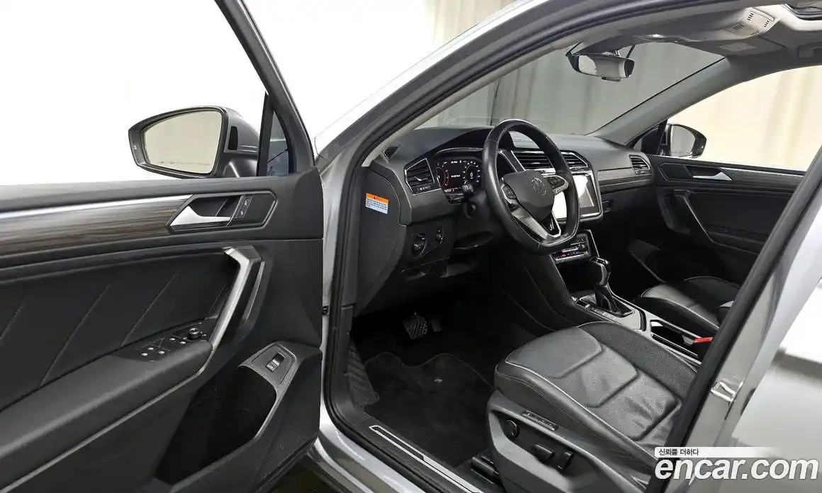 Volkswagen Tiguan 2022 2.0 гидро в Москве № 168542, фото 11