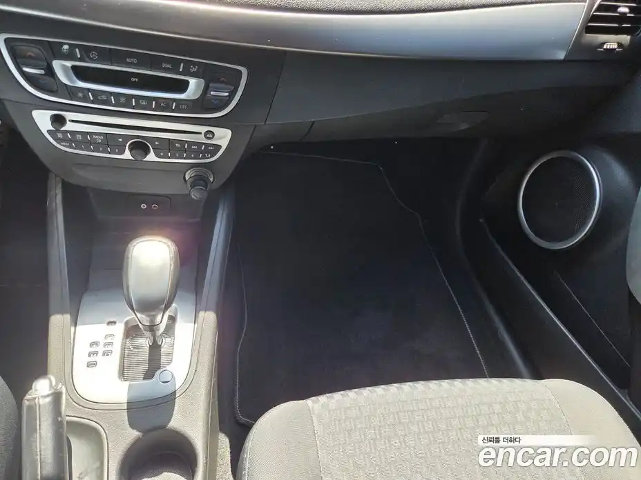 Renault SM3 2009 1.6 гидро в Москве № 1835152, фото 15