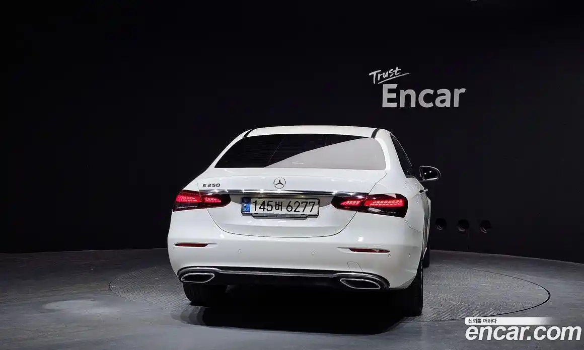 Mercedes-Benz E-Class 2021 2.0 гидро, фото 4
