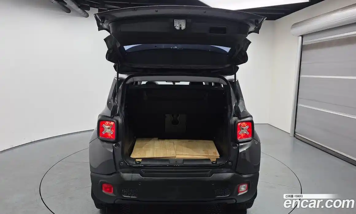 Jeep Renegade 2018 2.4 гидро в Москве № 232698, фото 20