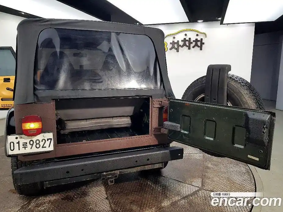 Jeep Wrangler 1997 2.5 механика в Москве № 232787, фото 15