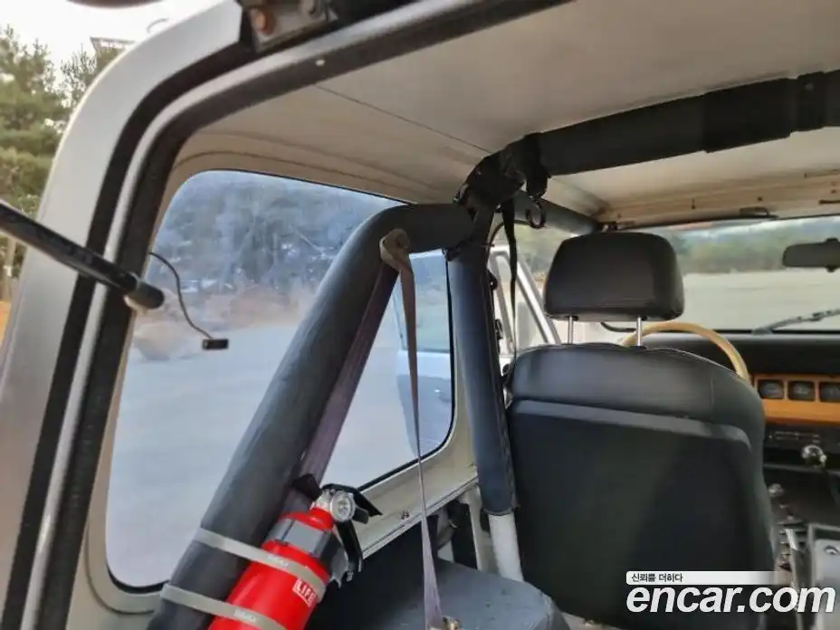 Jeep Wrangler 1993 2.5 механика в Москве № 170097, фото 11