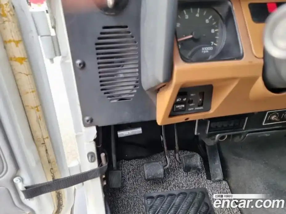 Jeep Wrangler 1993 2.5 механика в Москве № 170097, фото 17