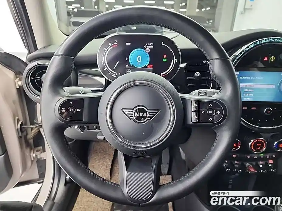 Mini Cooper 2024 1.5 гидро в Москве № 1764652, фото 9
