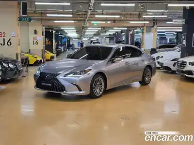Lexus ES, 2021