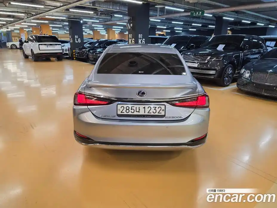 Lexus ES 2021 2.5 вариатор в Москве № 1982350, фото 4