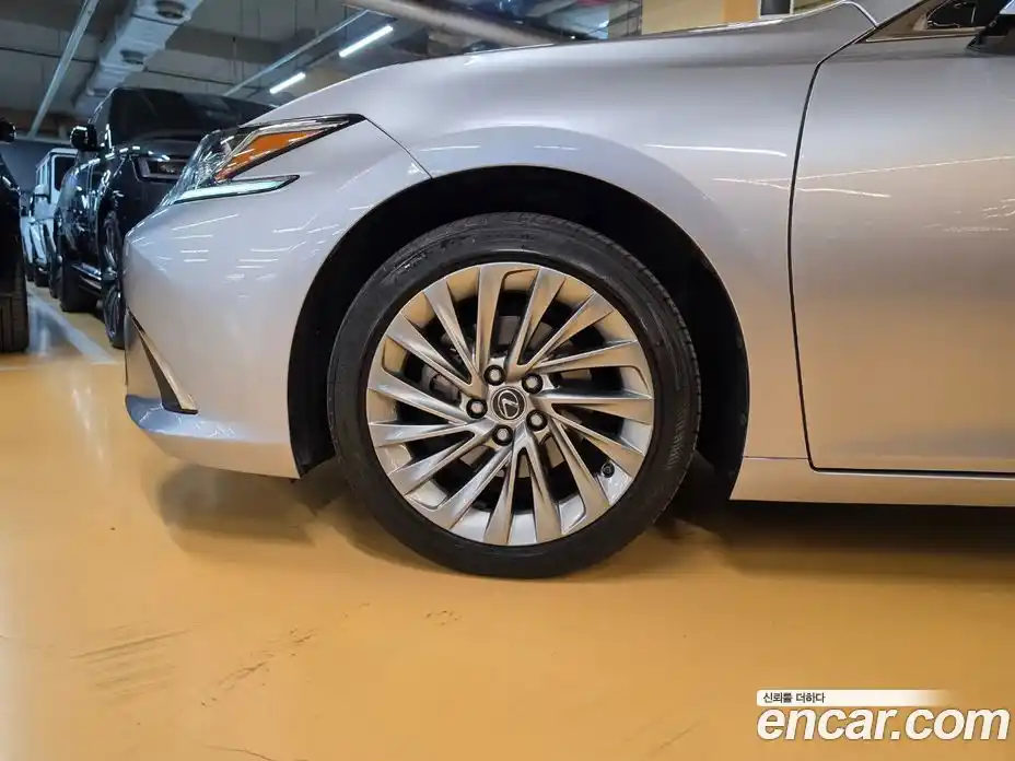 Lexus ES 2021 2.5 вариатор в Москве № 1982350, фото 5