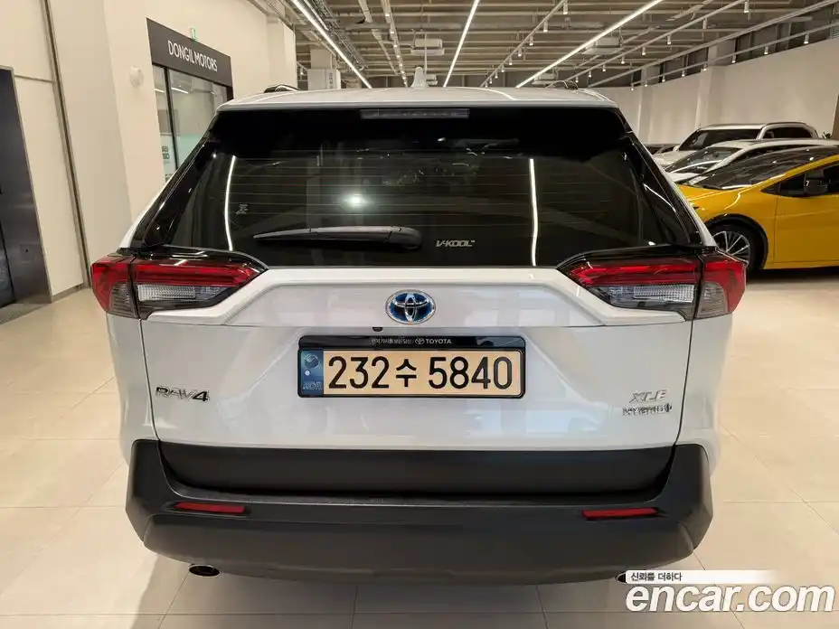 Toyota RAV4 2023 2.5 вариатор в Москве № 1983001, фото 4