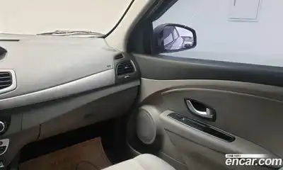 Renault SM3 2010 1.6 механика в Москве № 227374, миниатюра 11