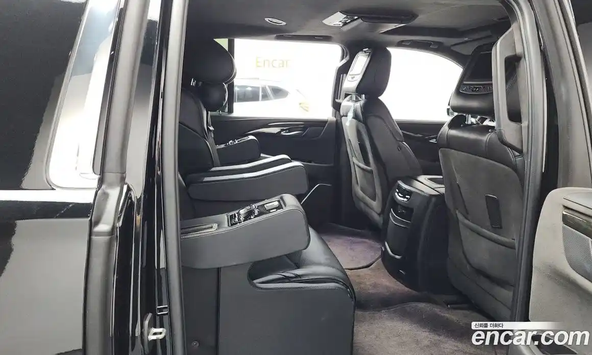 Cadillac Escalade 2018 6.2 гидро в Москве № 337082, фото 12