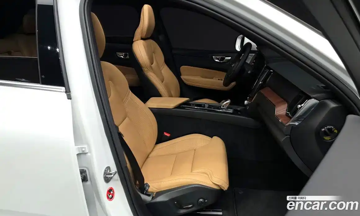 Volvo XC60 2024 2.0 гидро в Москве № 164154, фото 11