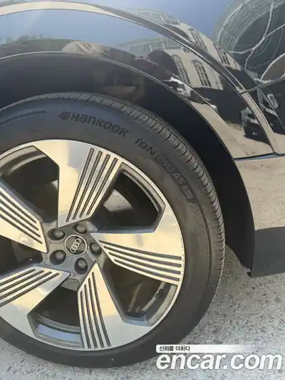 Audi e-tron 2021 гидро в Москве № 1912252, миниатюра 2
