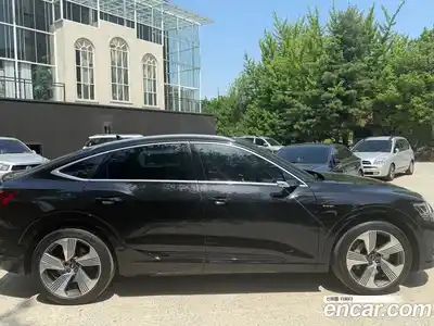 Audi e-tron 2021 гидро в Москве № 1912252, миниатюра 7