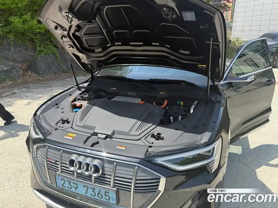 Audi e-tron 2021 гидро в Москве № 1912252, фото 8