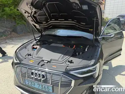 Audi e-tron 2021 гидро в Москве № 1912252, миниатюра 8