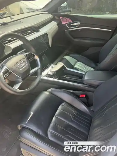 Audi e-tron 2021 гидро в Москве № 1912252, миниатюра 9