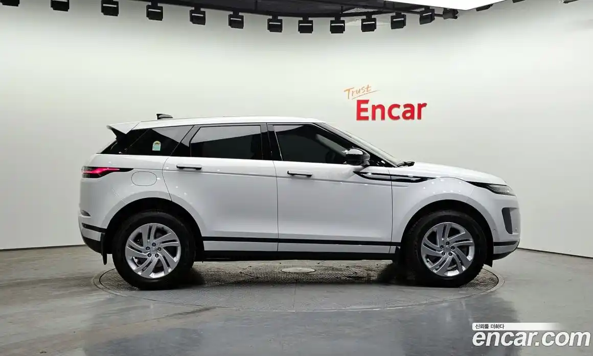 Land Rover Range-Rover Evoque 2025 2.0 гидро в Москве № 198055, фото 6
