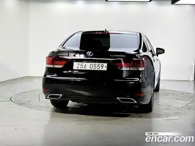 Lexus LS 2016 6.0 гидро в Москве № 1982355, миниатюра 3