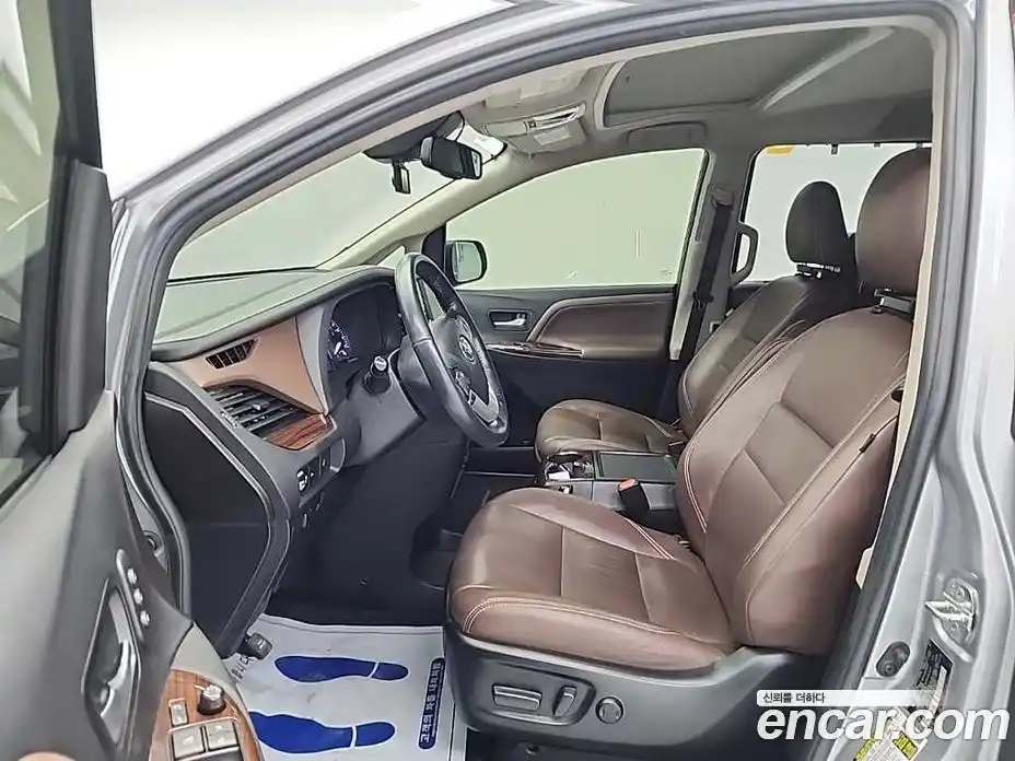 Toyota Sienna 2018 3.5 гидро в Москве № 199659, фото 11