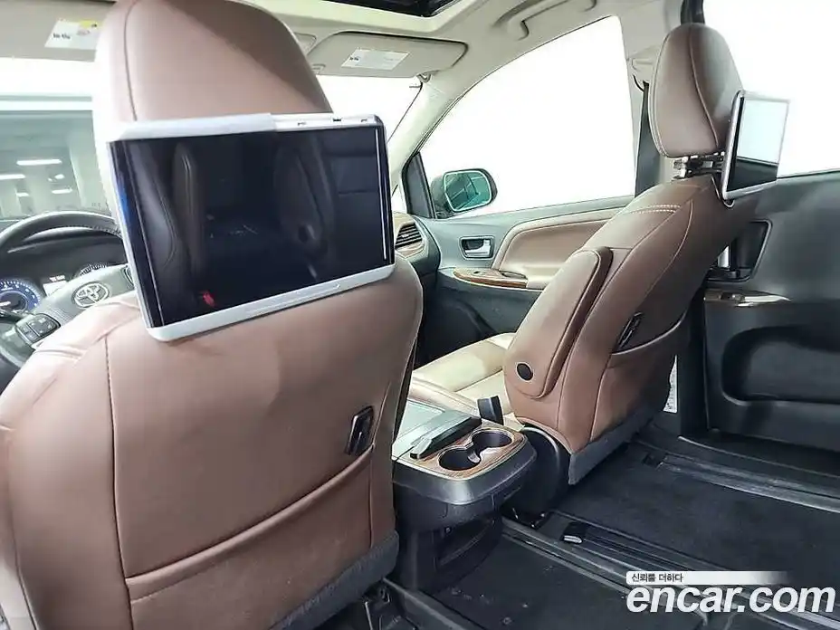 Toyota Sienna 2018 3.5 гидро в Москве № 199659, фото 13
