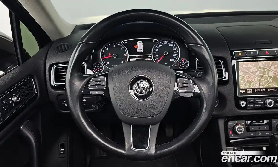 Volkswagen Touareg 2015 3.0 гидро в Москве № 215360, фото 13