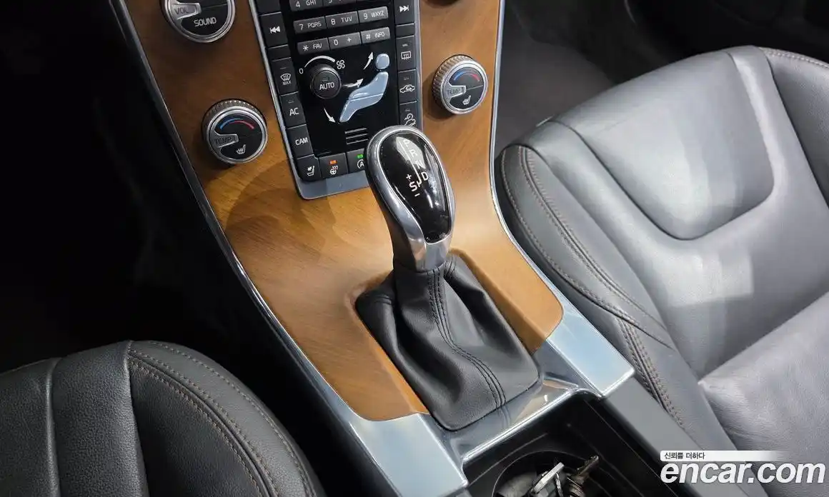 Volvo V60 2016 2.4 гидро в Москве № 228648, фото 9