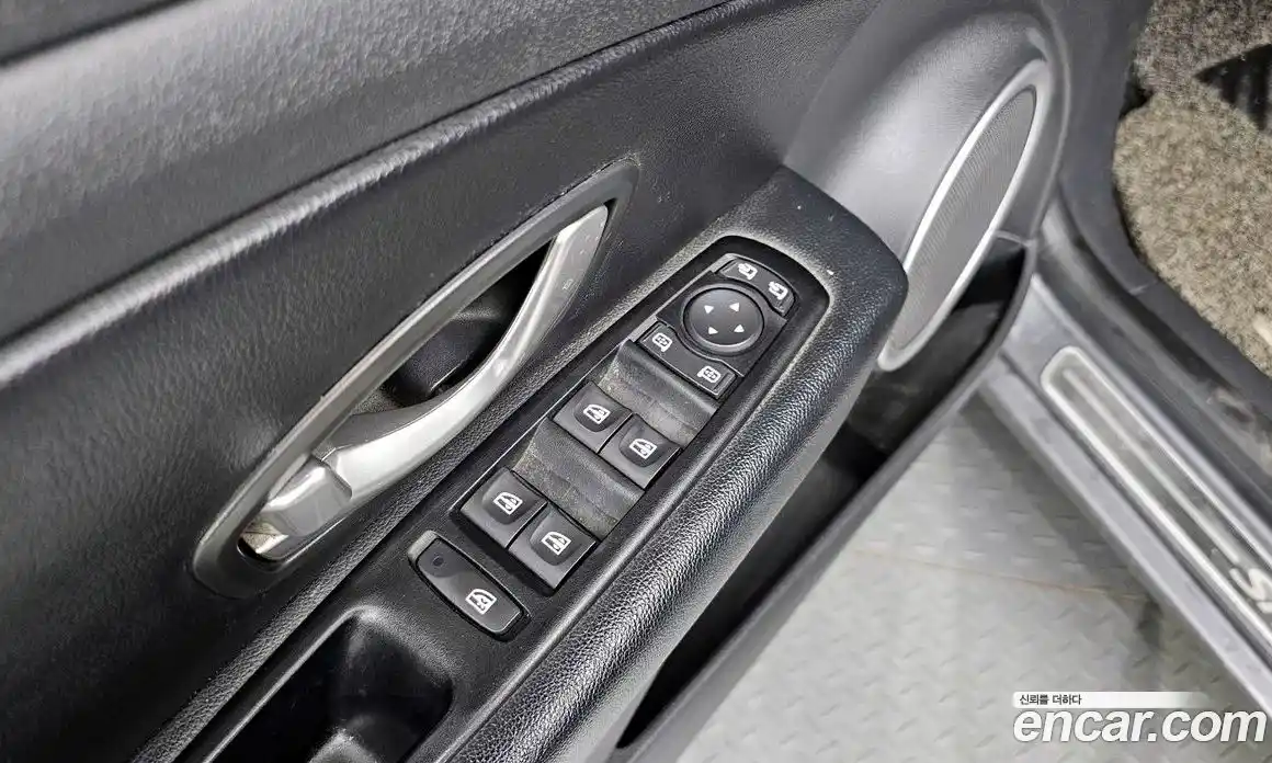 Renault SM3 2015 1.6 гидро в Москве № 106344, фото 14