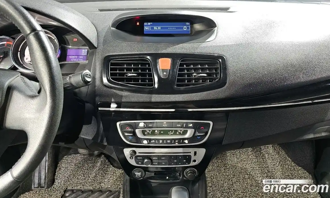 Renault SM3 2015 1.6 гидро в Москве № 106344, фото 17