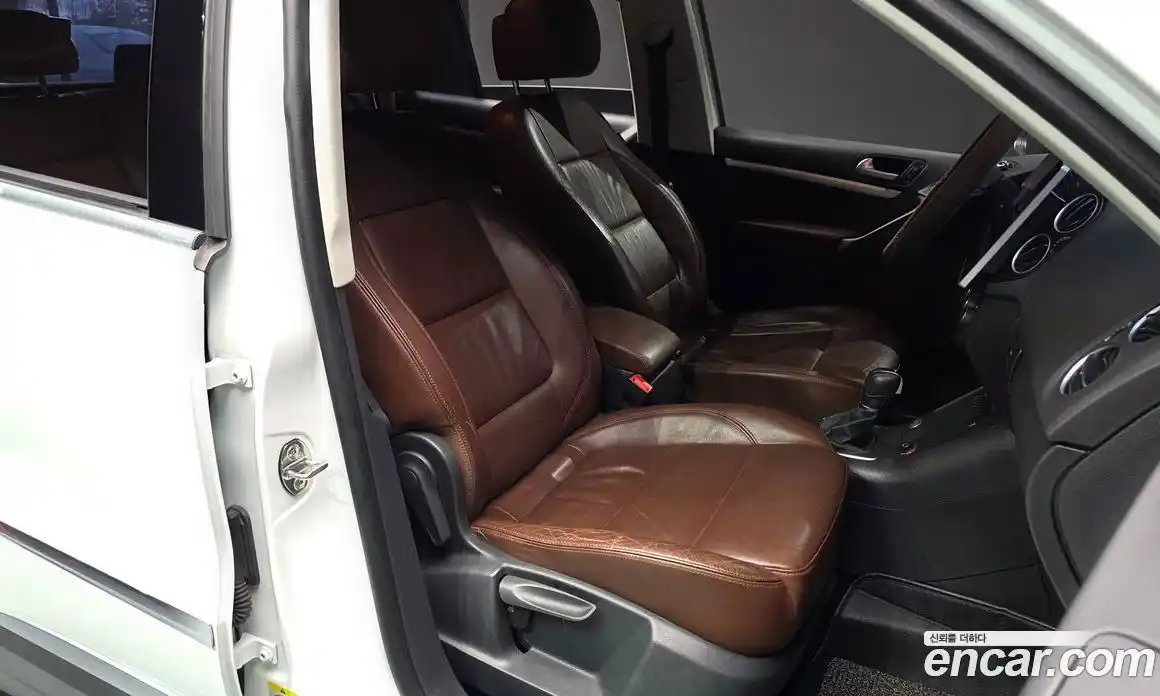 Volkswagen Tiguan 2014 2.0 гидро в Москве № 199173, фото 10