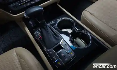 Kia Canival 2020 2.2 гидро в Москве № 2051387, миниатюра 11