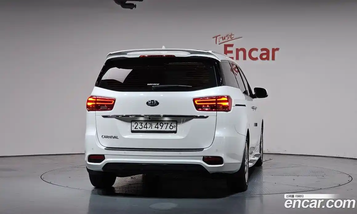 Kia Canival 2020 2.2 гидро в Москве № 2051387, фото 3