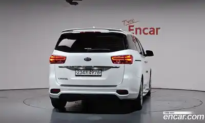 Kia Canival 2020 2.2 гидро в Москве № 2051387, миниатюра 3