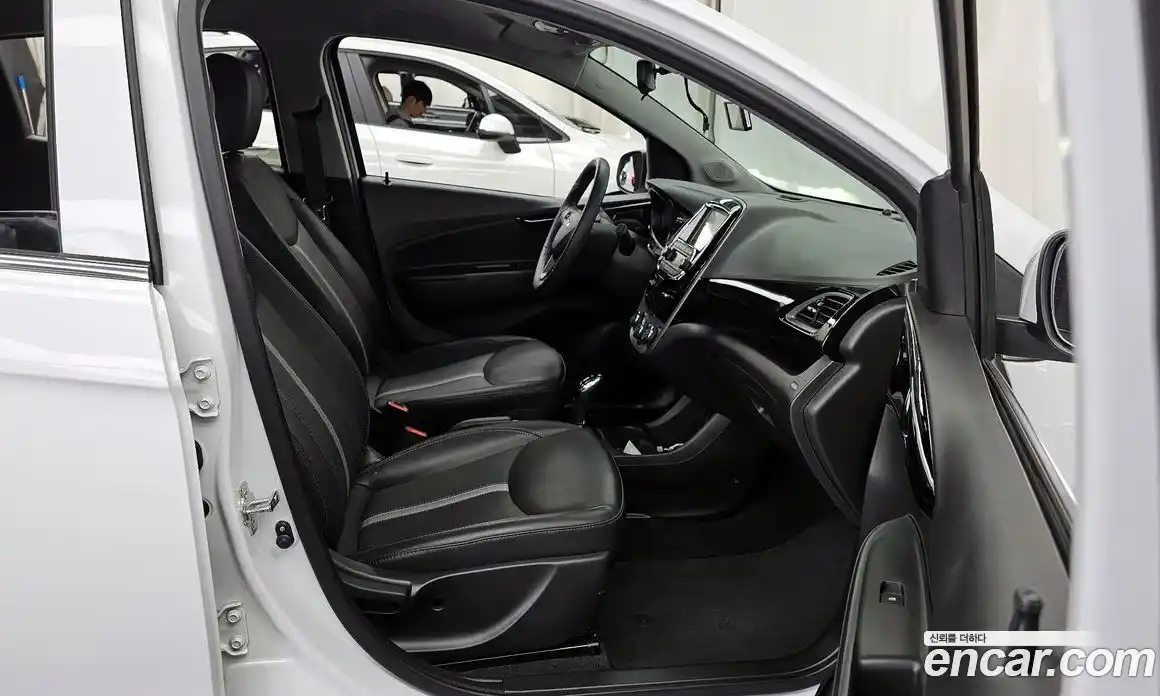 Chevrolet Spark 2020 1.0 гидро в Москве, фото 17