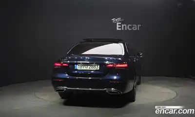 Mercedes-Benz E-Class 2022 2.0 гидро в Москве № 2054524, миниатюра 4