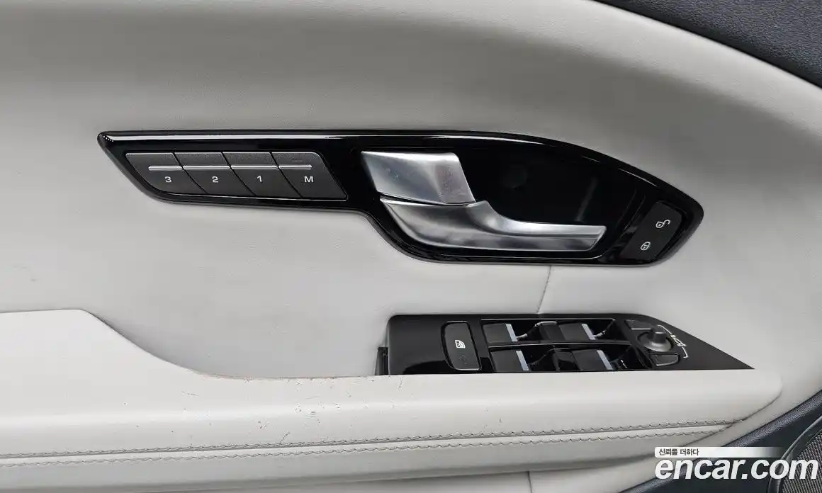 Land Rover Range-Rover Evoque 2016 2.0 гидро в Москве № 2058953, фото 24