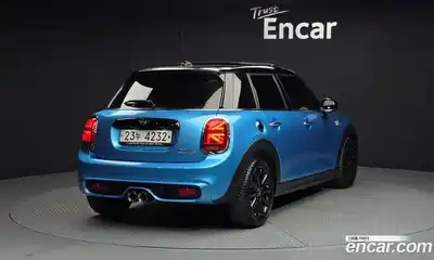 Mini Cooper 2018 2.0 гидро в Москве № 2059428, миниатюра 2