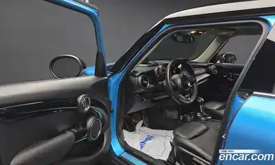 Mini Cooper 2018 2.0 гидро в Москве № 2059428, миниатюра 10