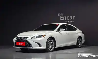 Lexus ES, 2022