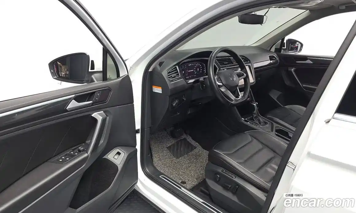Volkswagen Tiguan 2021 2.0 гидро в Москве № 2060443, фото 13
