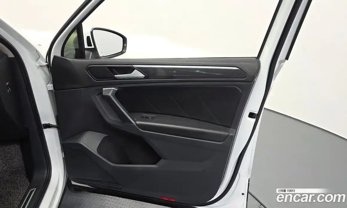 Volkswagen Tiguan 2021 2.0 гидро в Москве № 2060443, фото 14